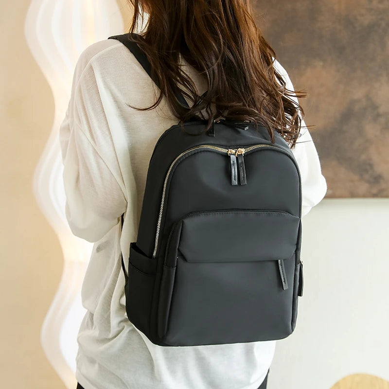 interior padded device sleeve protecting a 14 inch laptop screen safely inside bag