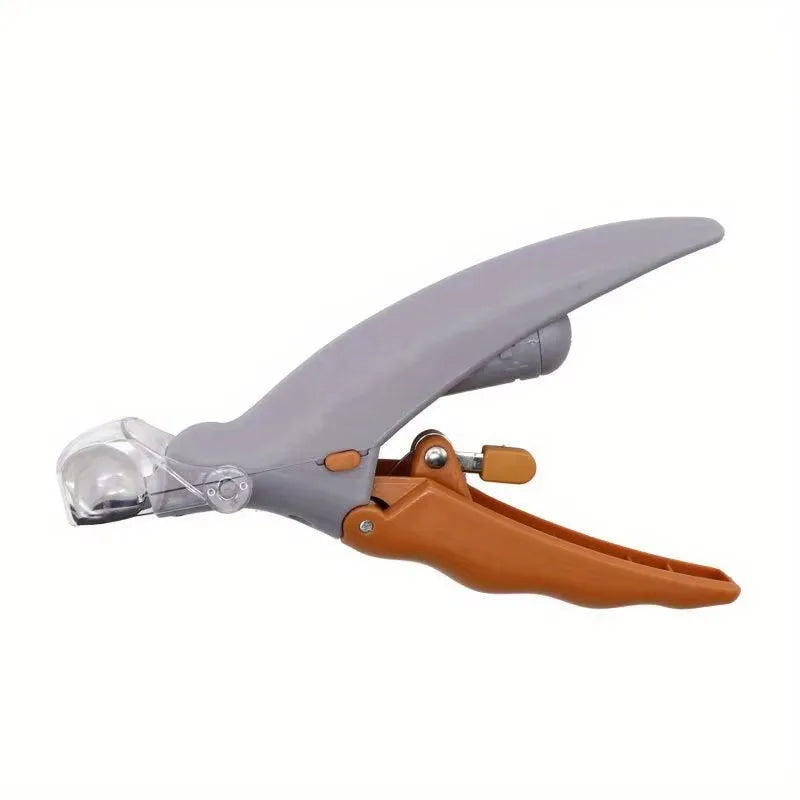 automatic nail clipping collector tray attached to scissors